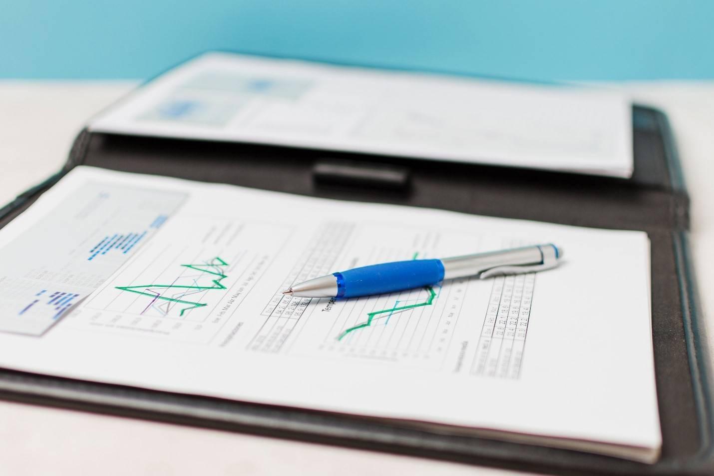 Pen on a financial chart illustrating convertible securities valuation